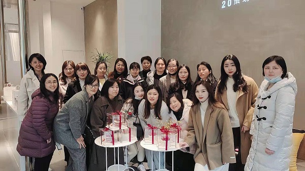 巧手做烘焙，甜蜜好時(shí)光——地產(chǎn)集團(tuán)工會(huì)舉辦婦女節(jié)主題烘焙活動(dòng)