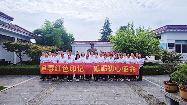 地產(chǎn)集團(tuán)本部黨支部開展“追尋紅色印記 砥礪初心使命”主題黨日活動(dòng)