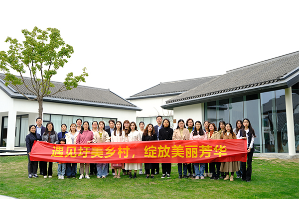 地產集團各級工會組織開展慶?！叭恕眿D女節系列活動