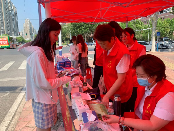 助力學子圓夢，踐行國企擔當  安徽鹽業(yè)地產集團組織愛心助考公益活動